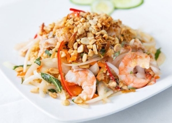 Gỏi Hải Sản Tôm Thịt & Bánh Phồng Tôm